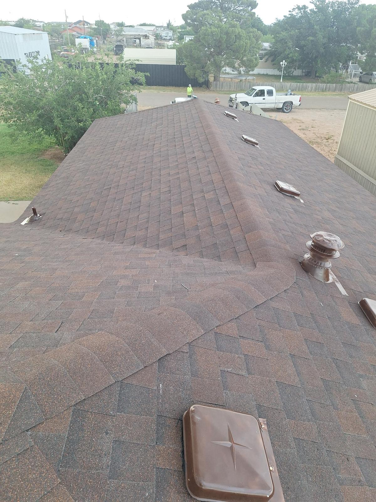 Professional roofing installation by Arre Techos LLC